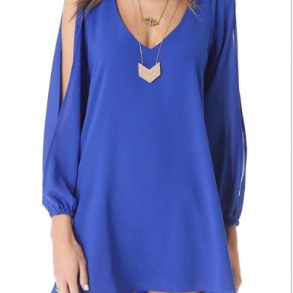 V NECK CHIFFON FLOWY TUNIC